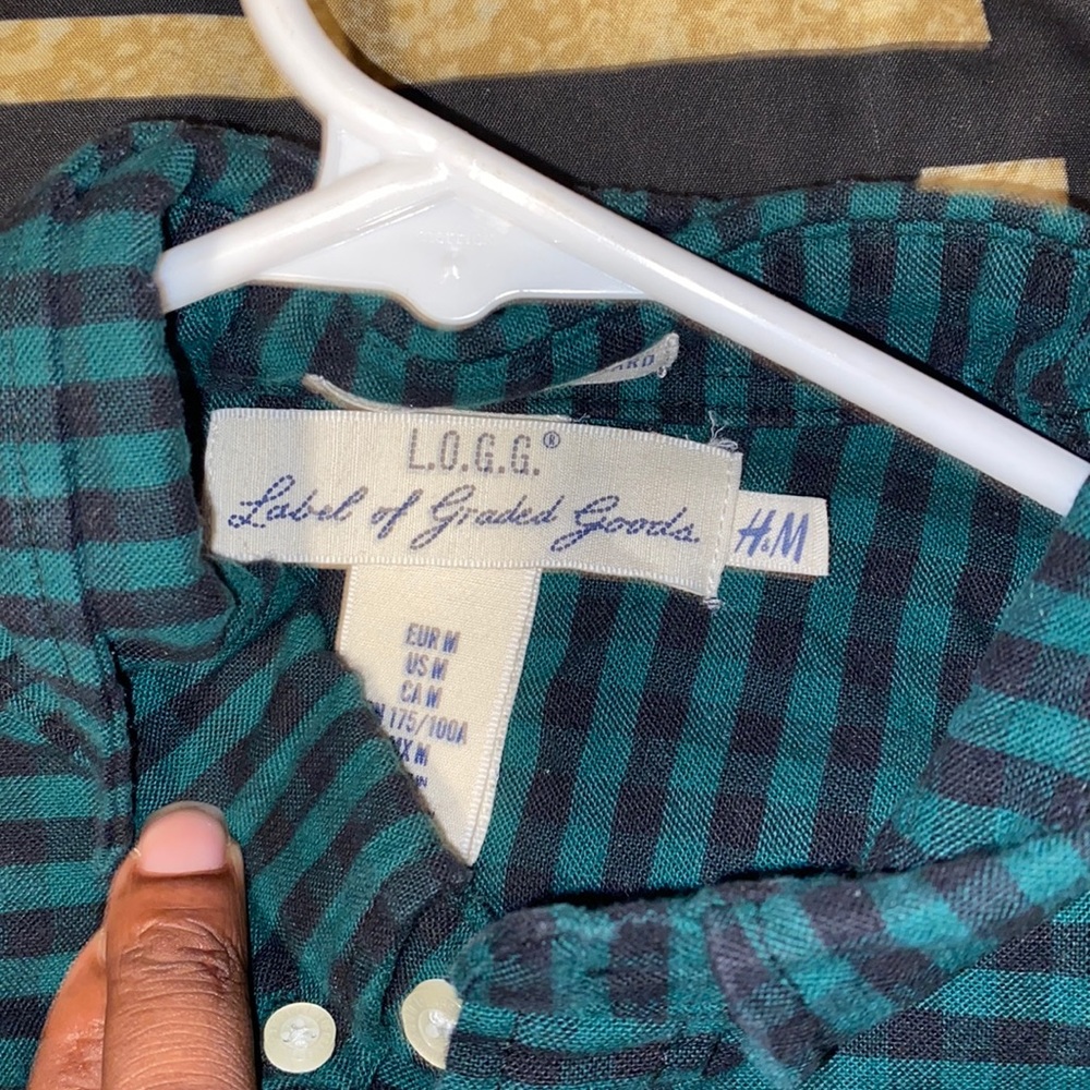 H&M Men’s Green and black Plaid Holidays Shirt - Picture 2 of 2